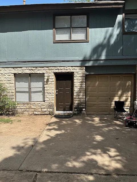 2 bed, 2.5 bath, 1250 sqft, $1,400 — Photo 2