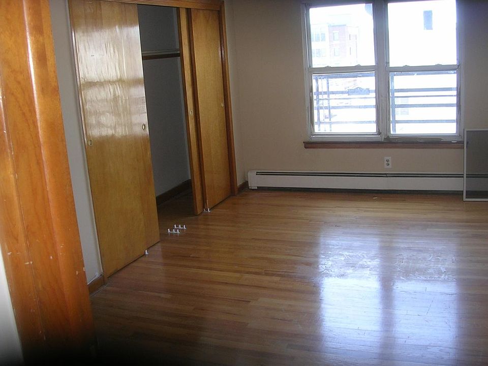 2nd image of 325 2nd St #6