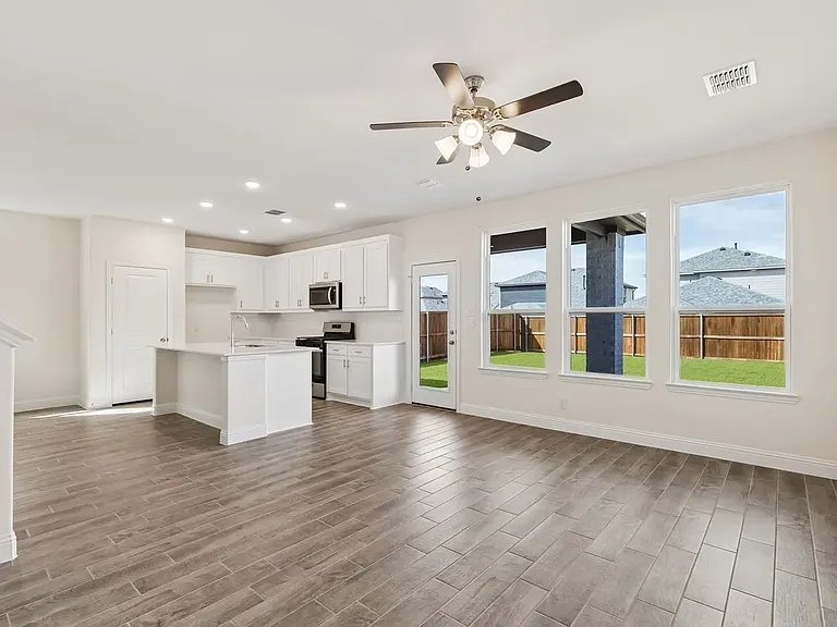 1013 Portina Dr — Photo 10