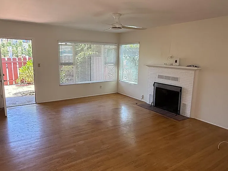 950 Stratford Ct — Photo 2