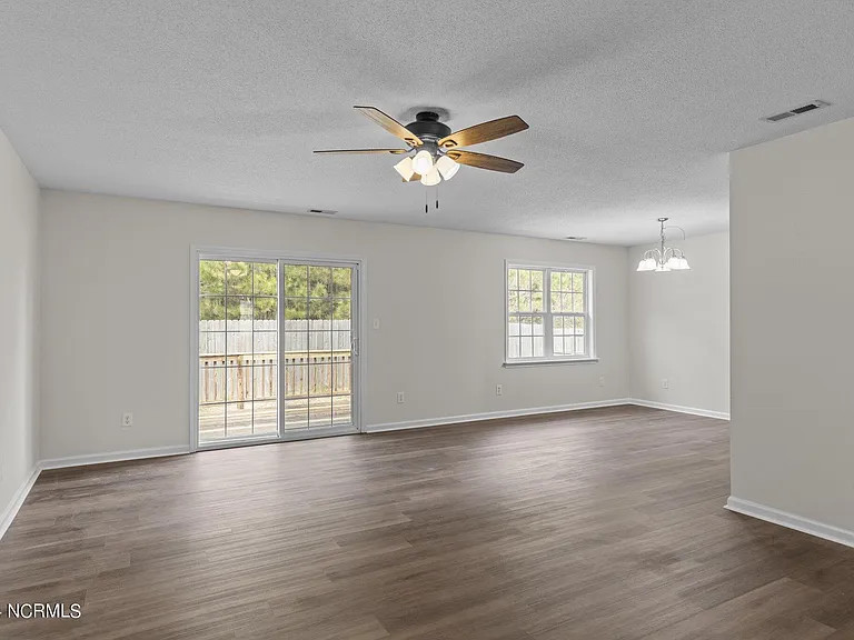 104 Blue Bird Ln — Photo 12