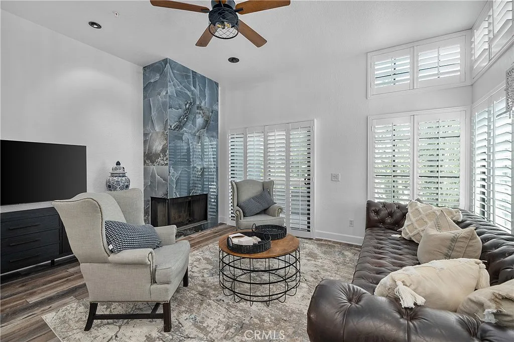 2 bed, 1130 sqft, $2,600 — Photo 4