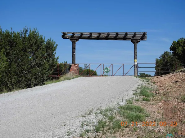 3 Calle Largo Rd, San Jose, NM 87565