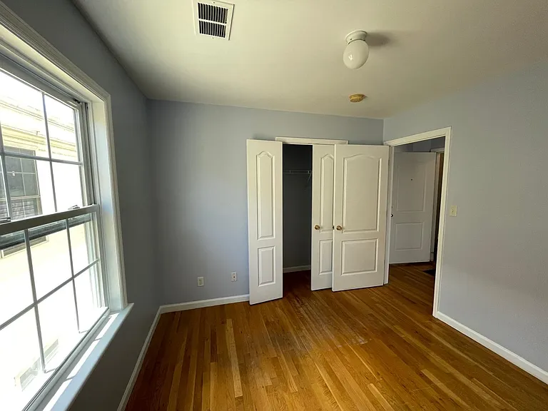 3 Montrose Ave #2 — Photo 8