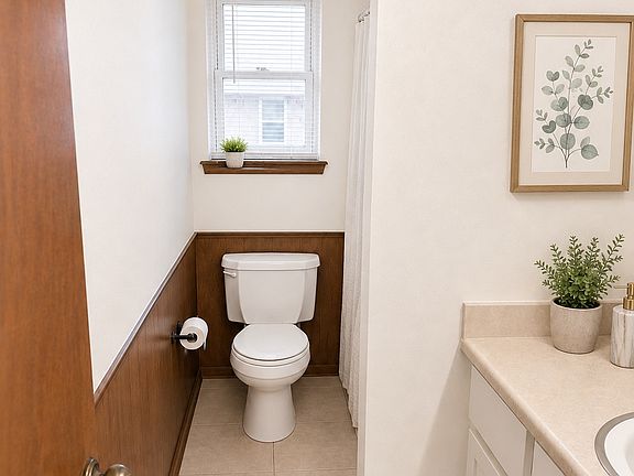 2nd image of 12 Adams Ave NE APT B