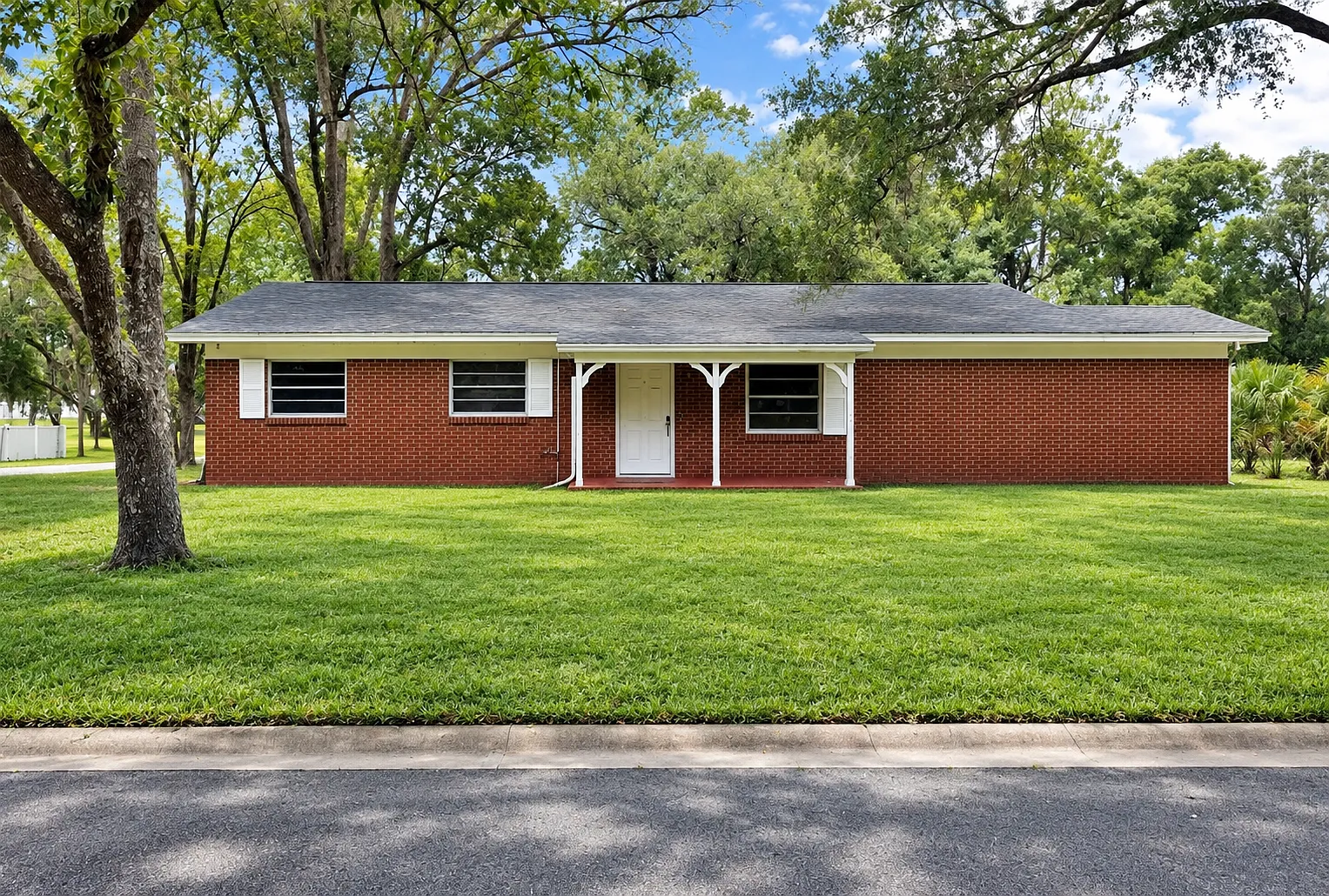 3 bed, 1036 sqft, $2,300 — Photo 1
