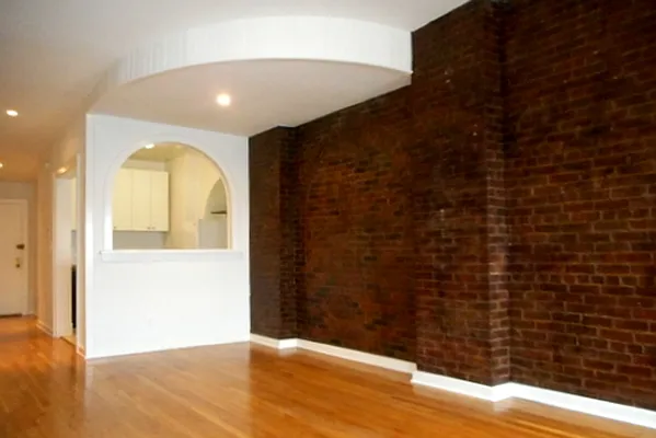 Rented by Urban Real Estate Property Group Inc | media 35