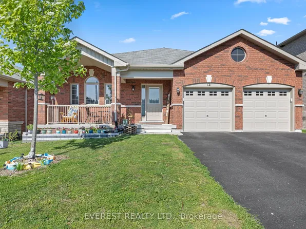 14 Hewson St, Penetanguishene, ON L9M 0V7