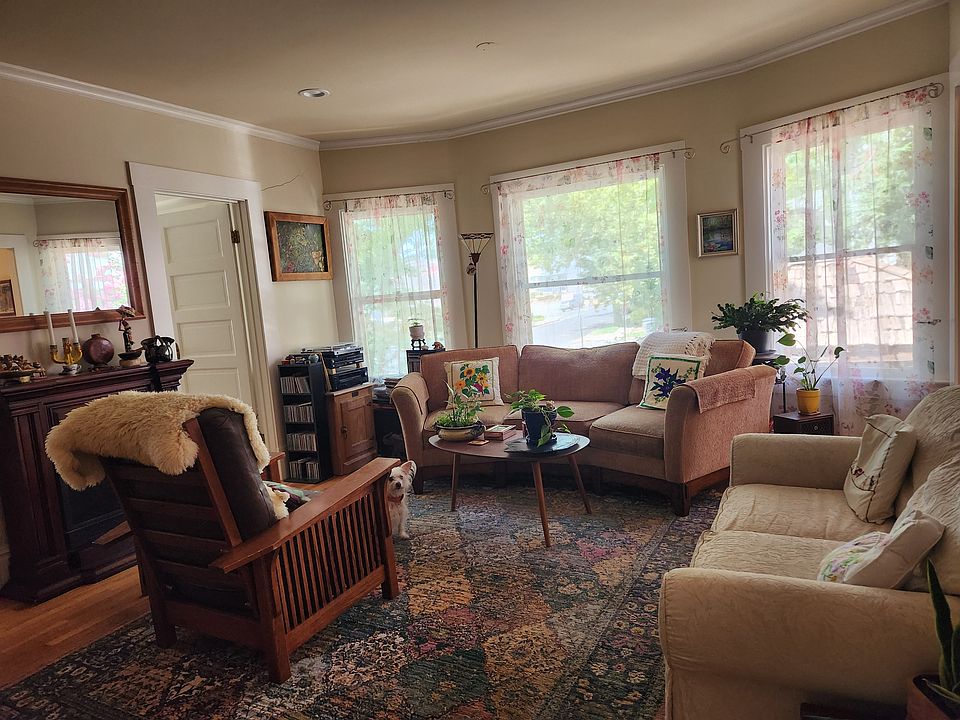 2nd image of 135 Orange St APT 1