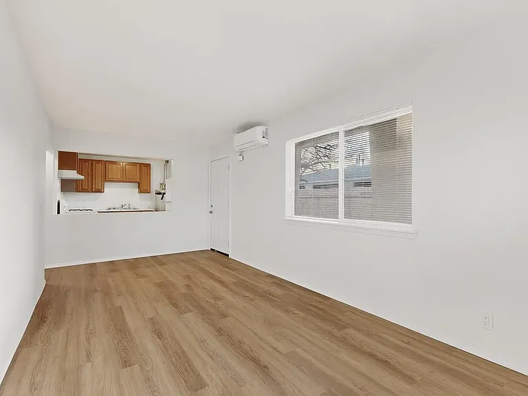 8320 Trumbull Ave SE — Photo 15