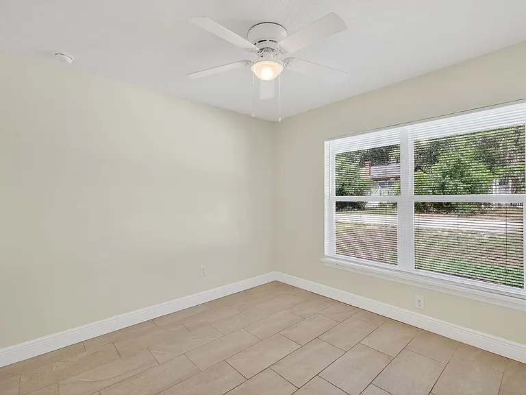 116 Dewitt Ct — Photo 17