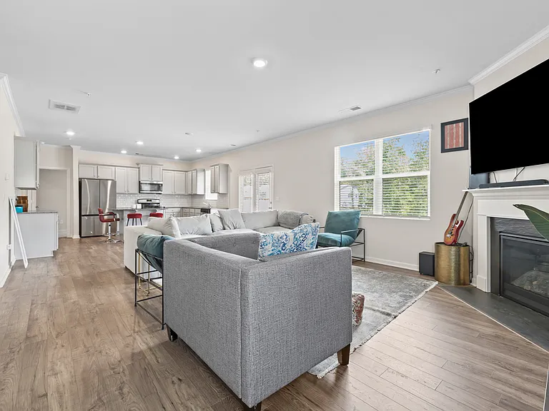 2725 Piper Dr — Photo 10