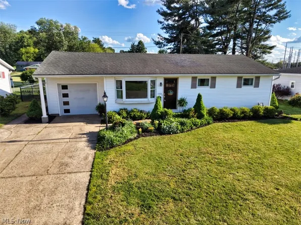 1321 Moccasin Ln, Coshocton, OH 43812