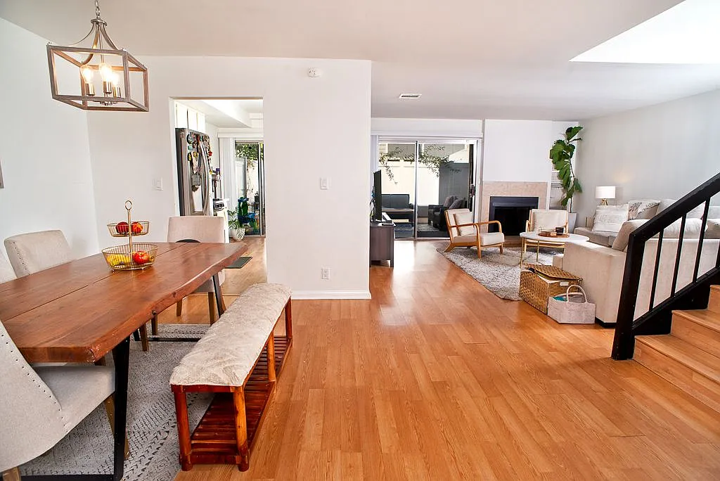 18200 Andrea Circle South - 3 — Photo 3