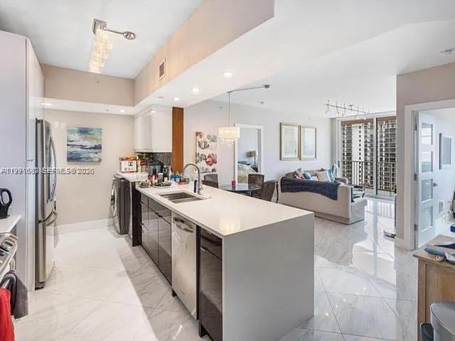 3020 NE 32nd Ave #1013 — Photo 3