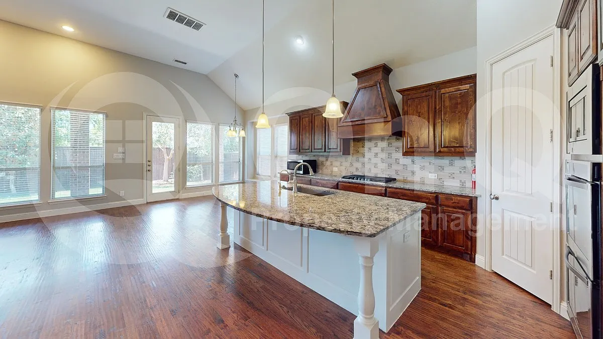 4 bed, 3.0 bath, 3606 sqft, $3,750 — Photo 3