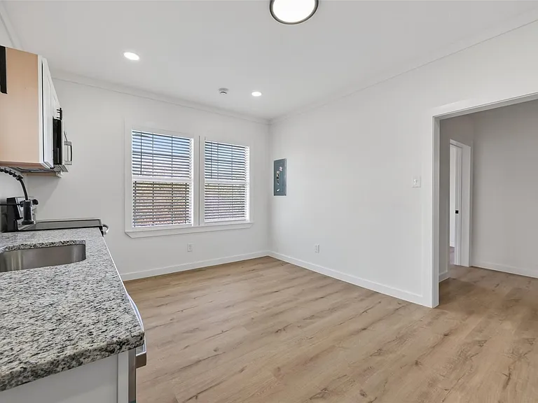 2202 Hutchins St #D — Photo 16
