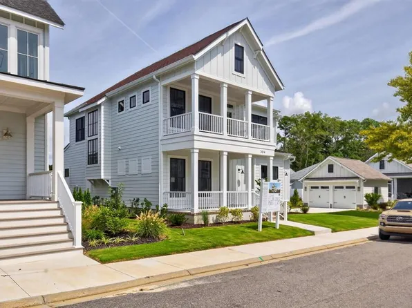 304 Bayside Ave, Cape Charles, VA 23310
