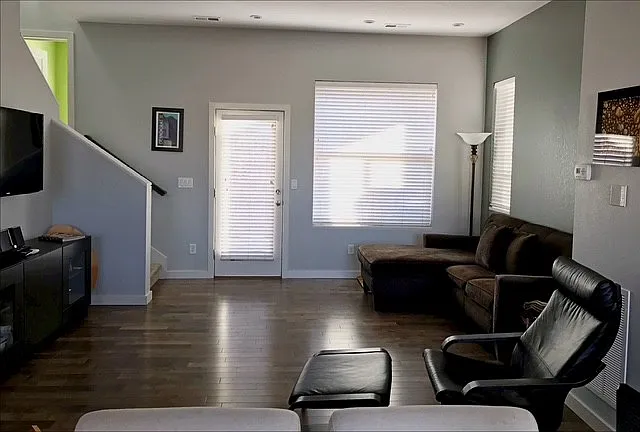 2937 Geneva Ct — Photo 3