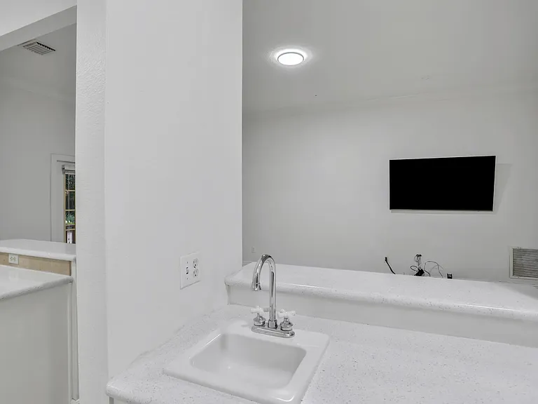 148 S Thornton Ave — Photo 36