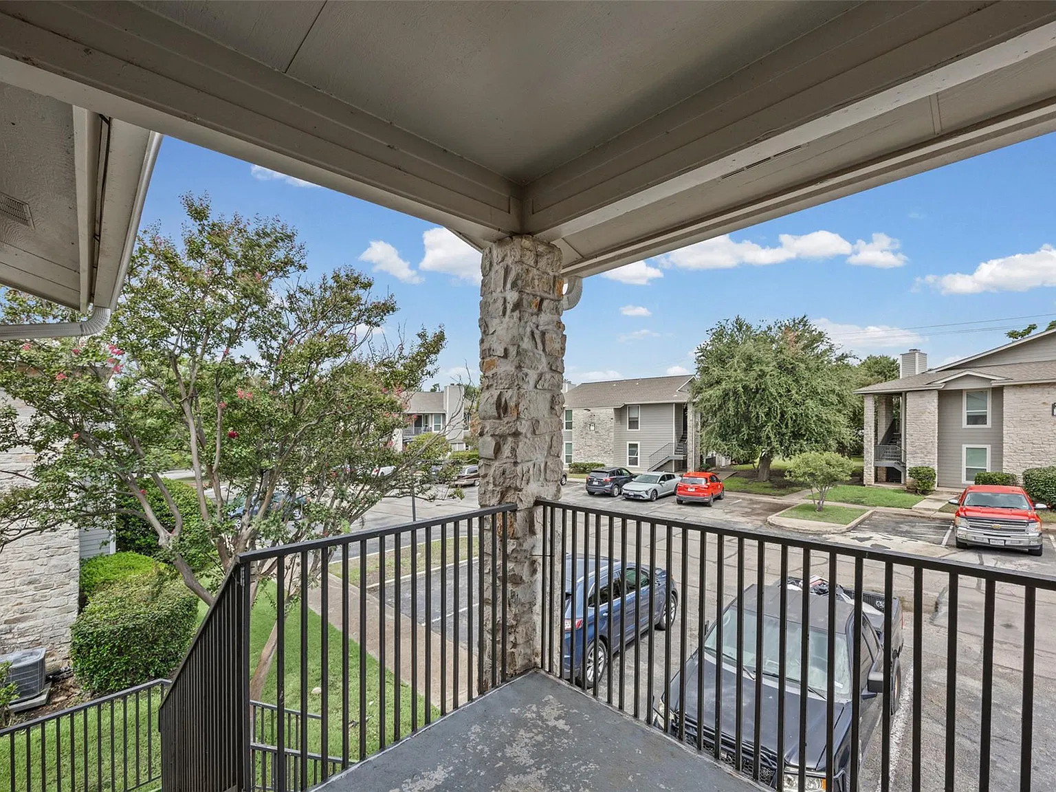 2 bed, 1.0 bath, 796 sqft, $1,000 — Photo 2