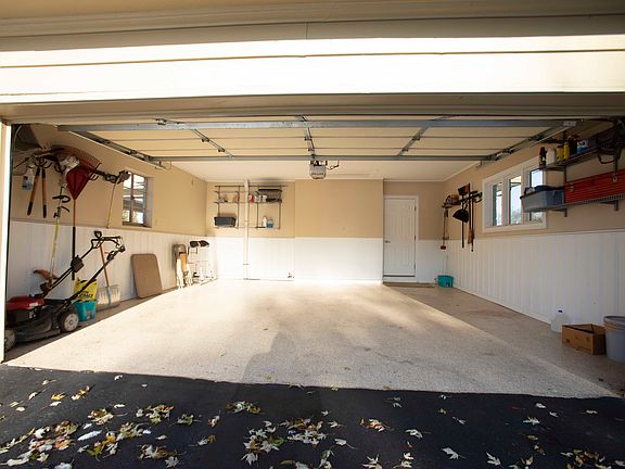 5th image of 862 Rebecca Dr