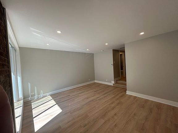 2nd image of 1212 N Lasalle St #D2