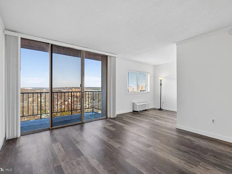 2059 Huntington Ave #1602 — Photo 8