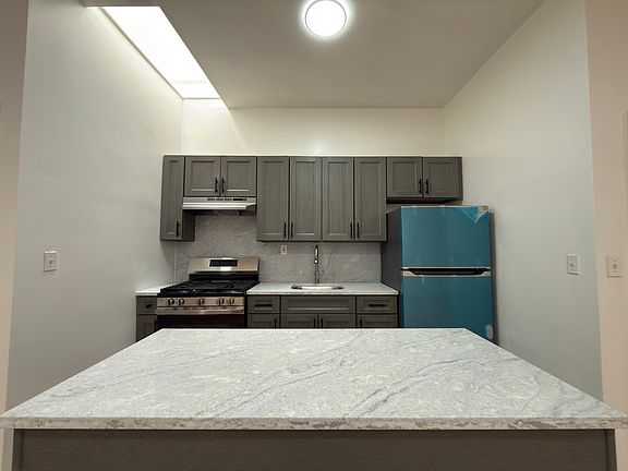 4th image of 262 Rochester Ave #2