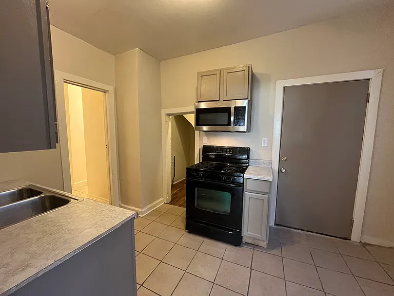 8709 S Escanaba Ave #1F — Photo 9