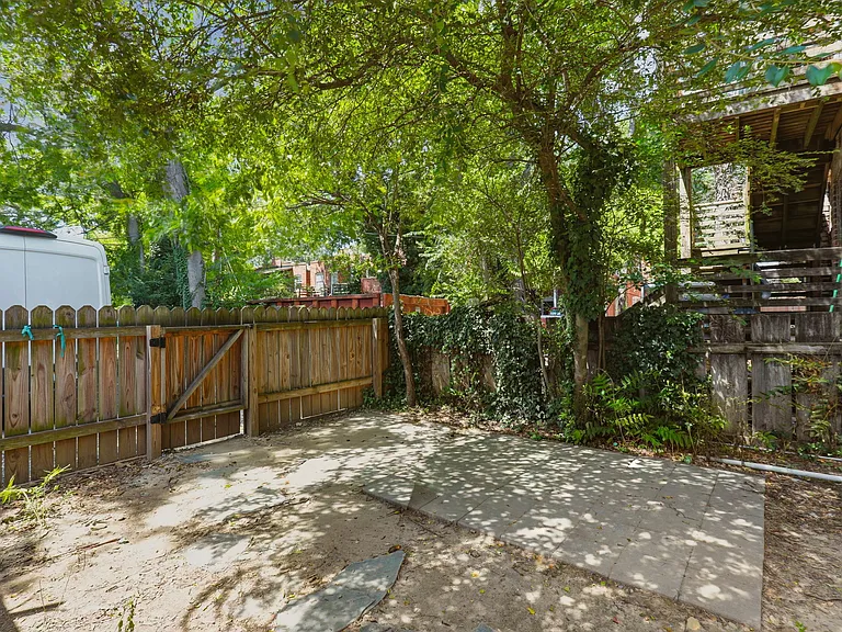 10 S Sheppard St — Photo 34