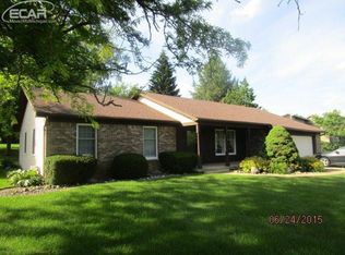 4406 Island View Dr, Fenton, MI 48430