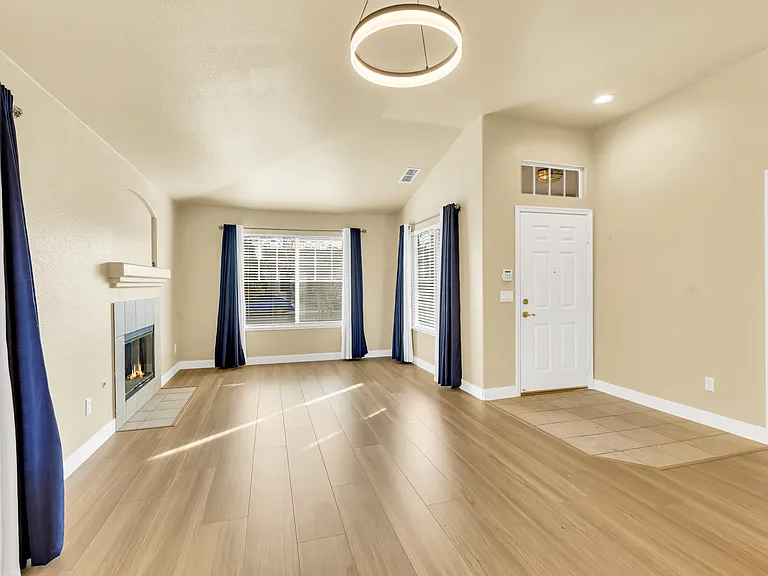 8795 Monterey Oaks Dr — Photo 10