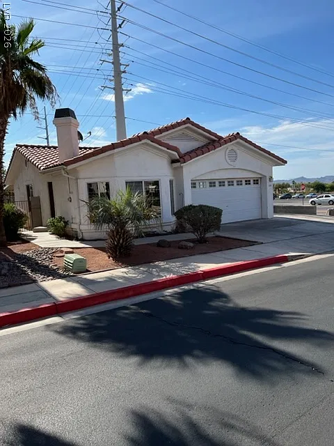 3 bed, 2.5 bath, 1620 sqft, $1,900 — Photo 2