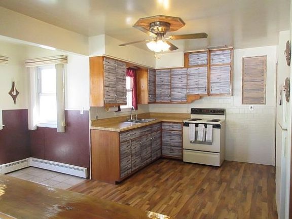4th image of 610 N Wenona St