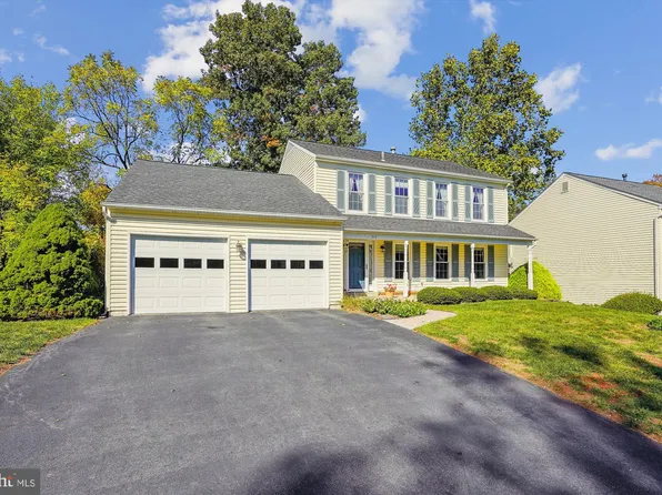 317 Cardinal Glen Cir, Sterling, VA 20164