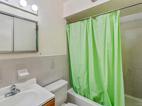 147-45 Barclay Avenue image 10 of 14