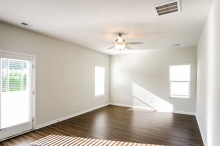 4 bed, 2.5 bath, 1785 sqft, $2,295 — Photo 2