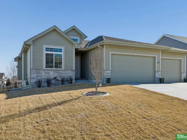 11909 S 212th St, Gretna, NE 68028