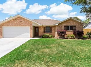 640 Bridgeview St, Bridge City, TX 77611