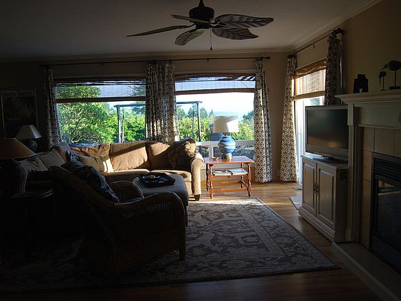 living room from breakfast n