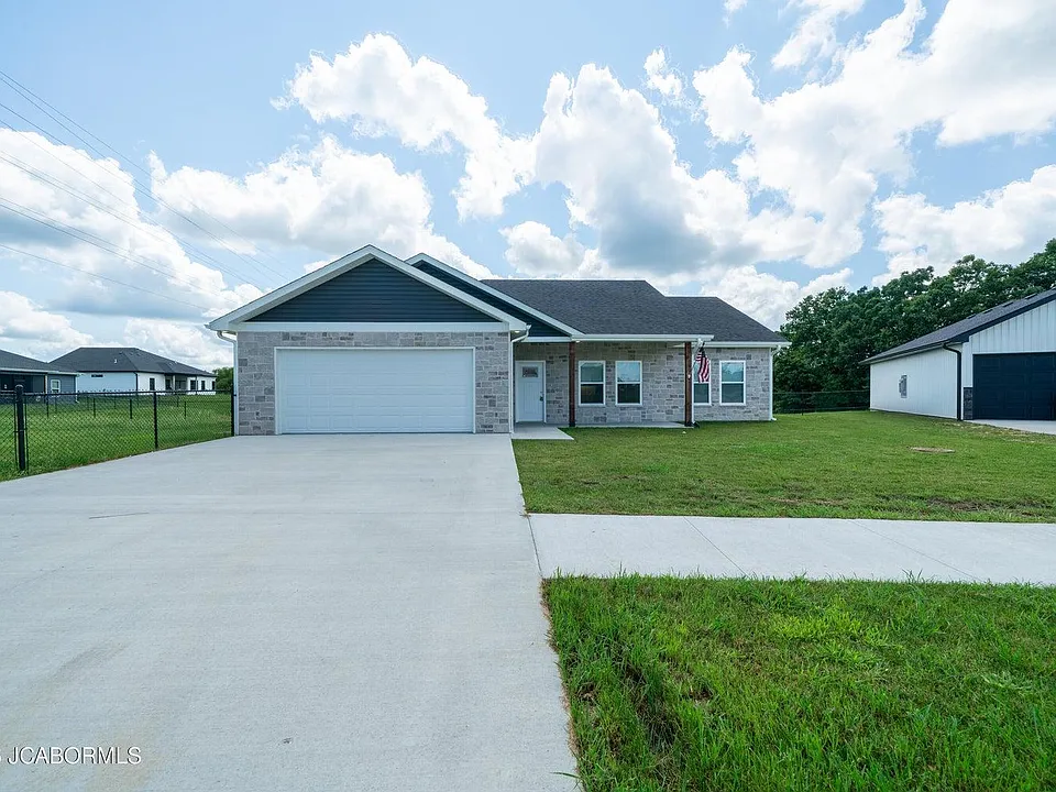 726 Vine Dr