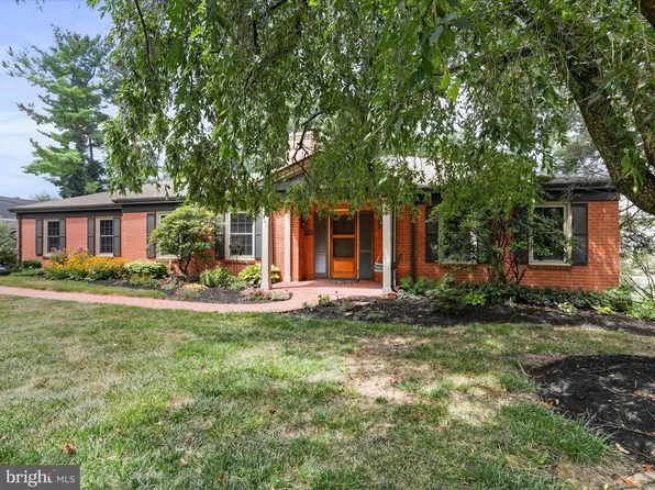 10512 Peachtree Ln, Williamsport, MD 21795