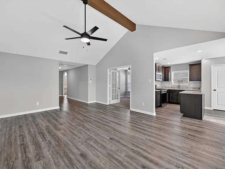 523 Bennie Leonard St — Photo 4