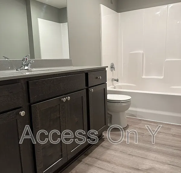 2340 Y St #8 — Photo 12