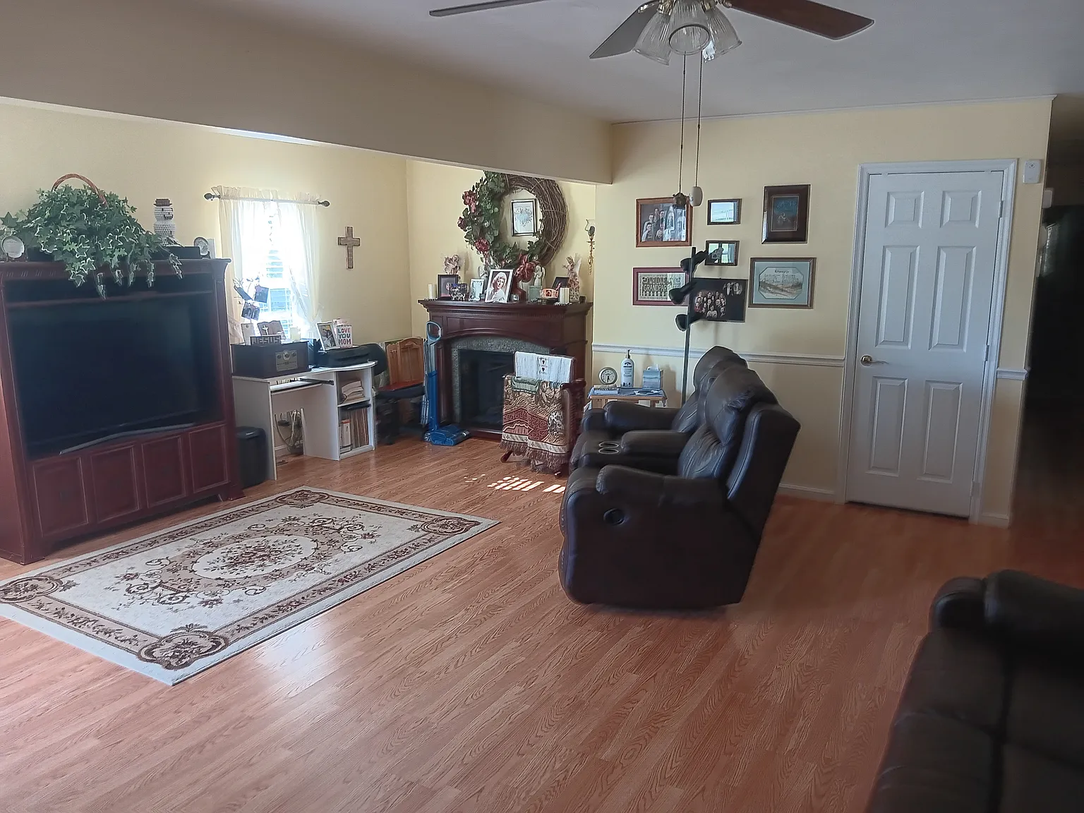 3 bed, 1.5 bath, 1400 sqft, $2,200 — Photo 3