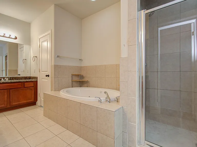 10205 Brooktree Dr — Photo 16