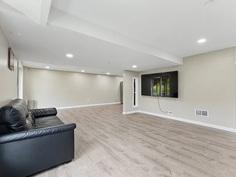 13 Wayside Dr — Photo 21