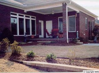 908 Village Ct SW, Decatur, AL 35603