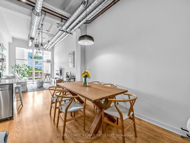 380 Macpherson Ave #422 — Photo 6